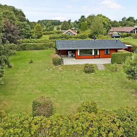 100 Meters From A Lovely Сasa de vacaciones Tranekær