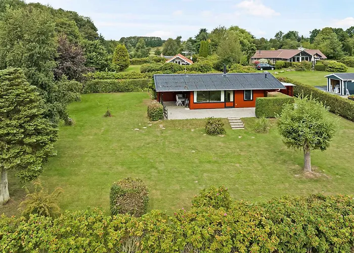 100 Meters From A Lovely Сasa de vacaciones Tranekær